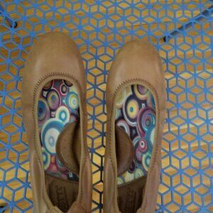 NEW IN BOX - Born Julianne Ballet Flats, Brown, USA Size 9, Euro 40.5